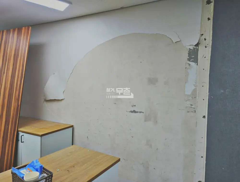 용산구 35평 사무실 내부 철거 현장 (6)